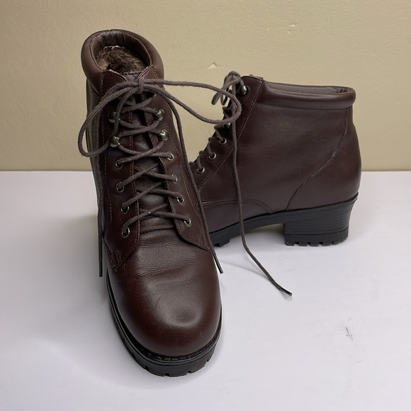 St JOHN’S BAY Brown Leather Lace-Up Ankle Boots Faux Fur Lined Footbed & Insole - Picture 15 of 16